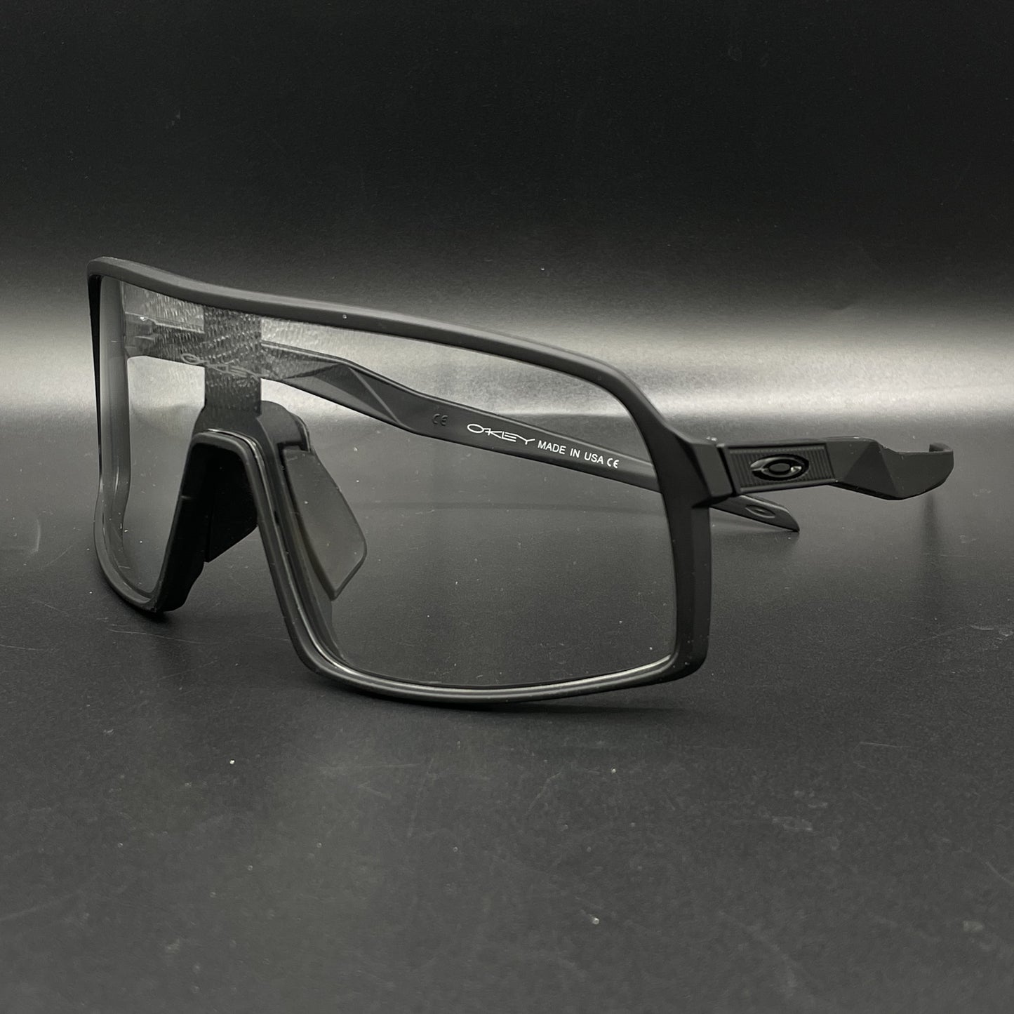 OAKLEY SUTRO AA