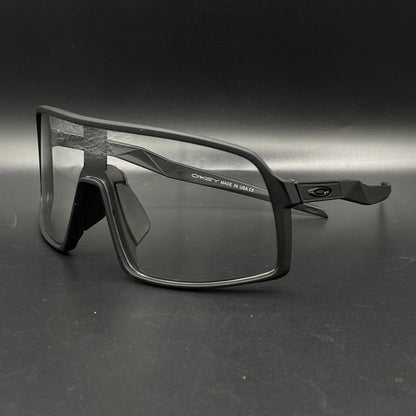 OAKLEY SUTRO AA